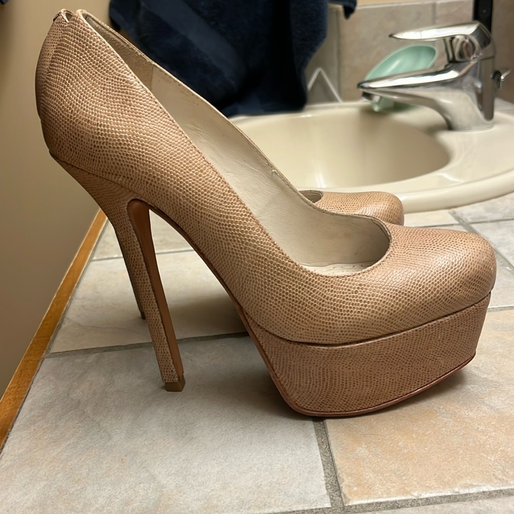 Alice and Olivia nude platform heels